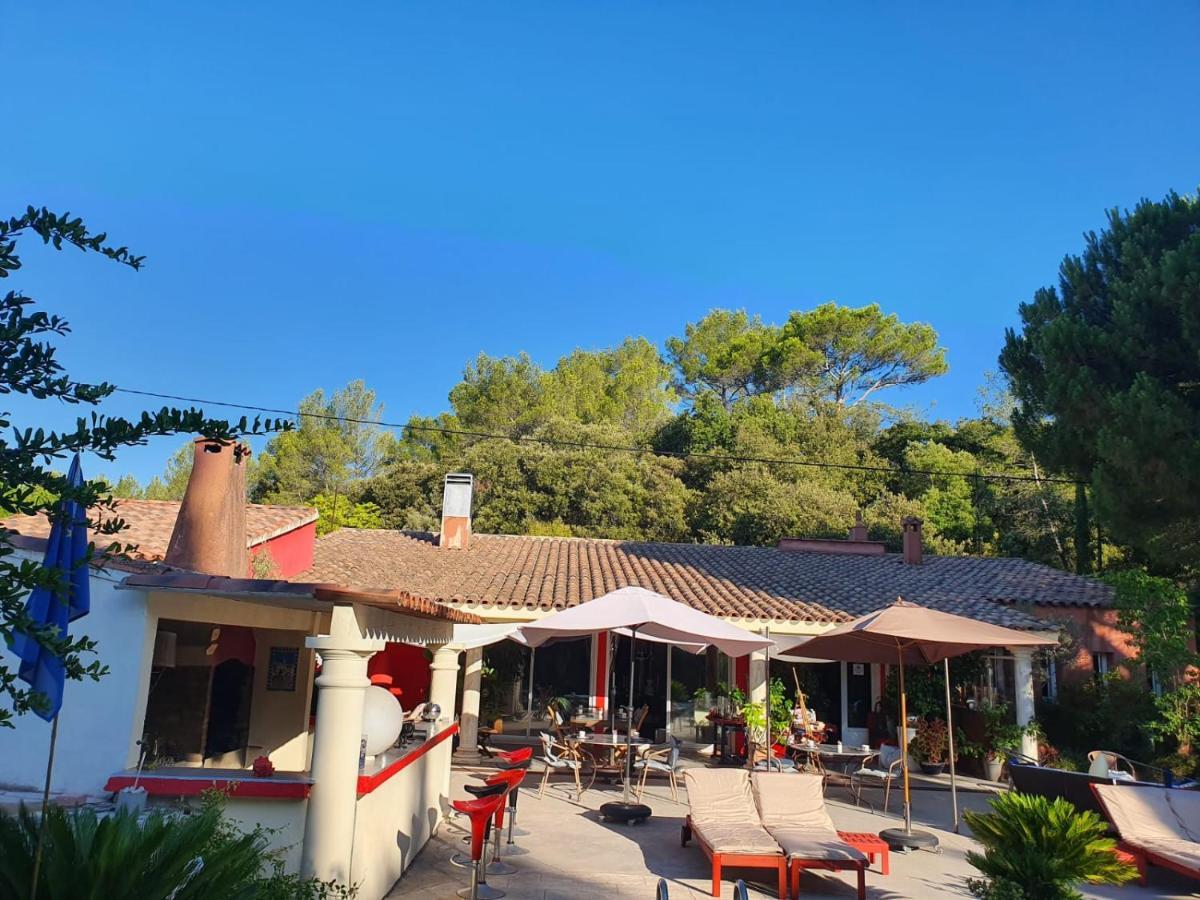Pignans 圣皮埃尔农舍旅馆酒店 外观 照片